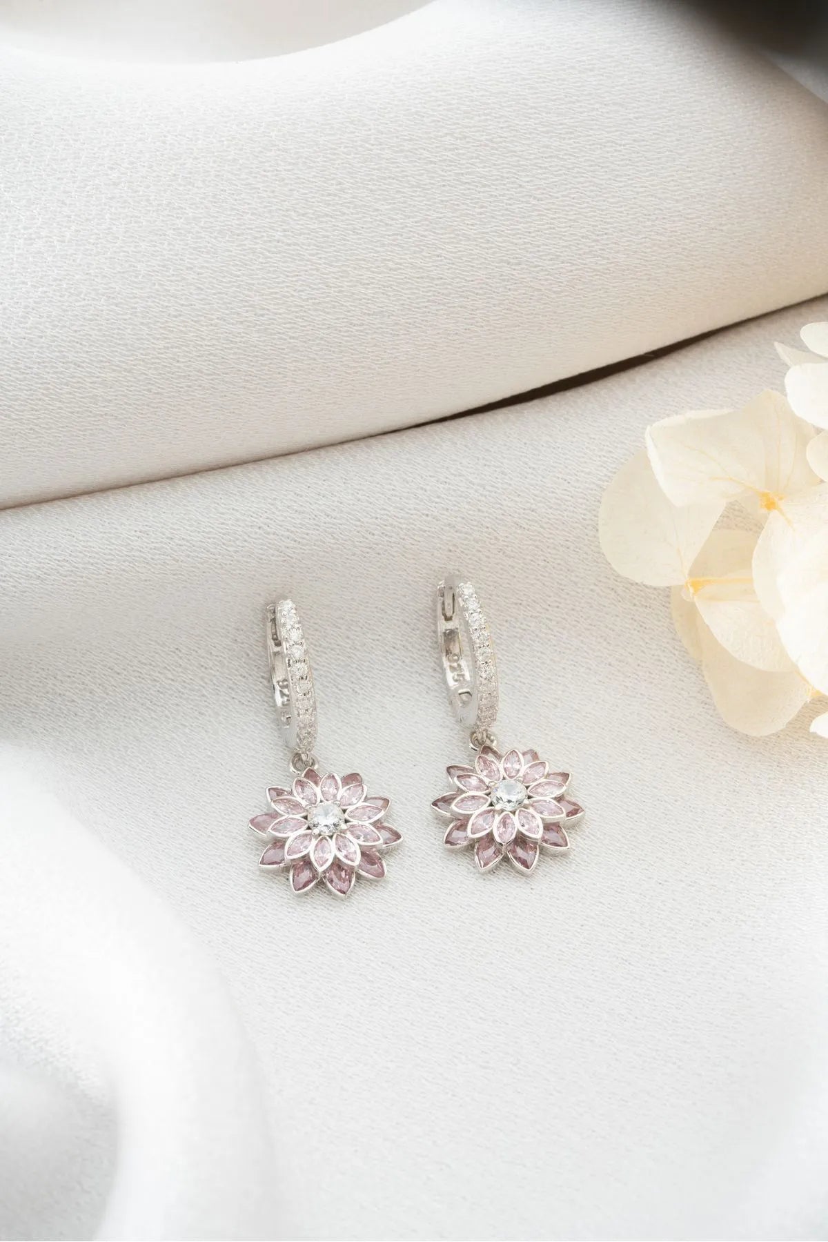 PEMBE LOTUS ÇİÇEĞİ KÜPE