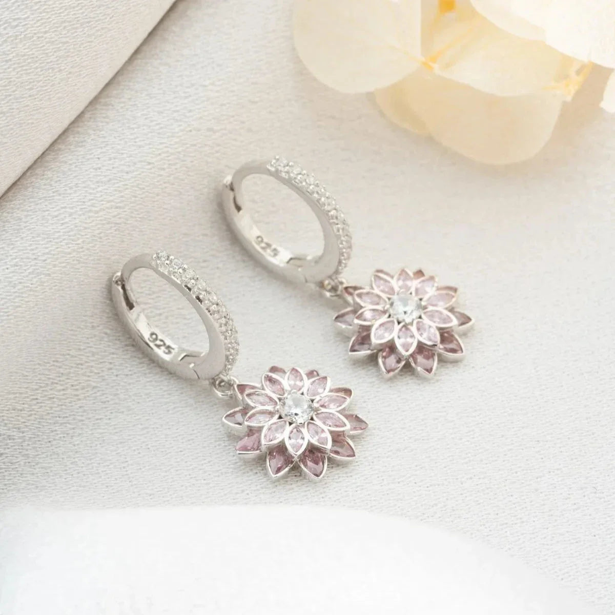 PEMBE LOTUS ÇİÇEĞİ KÜPE