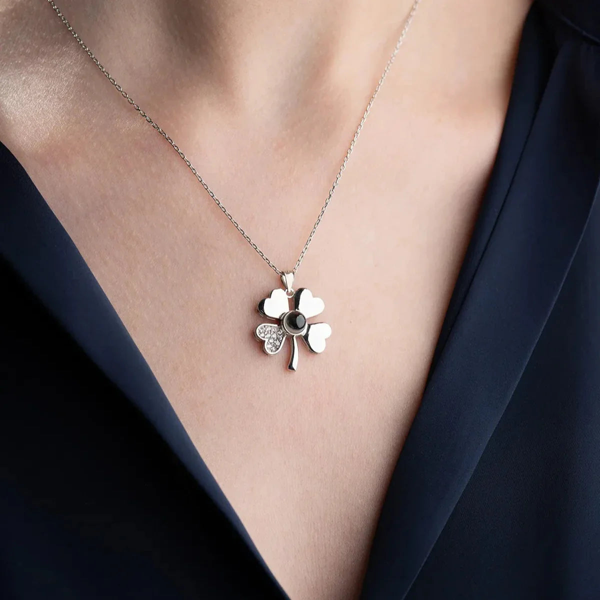 100 DİLDE SEVİYOR YONCA KOLYE