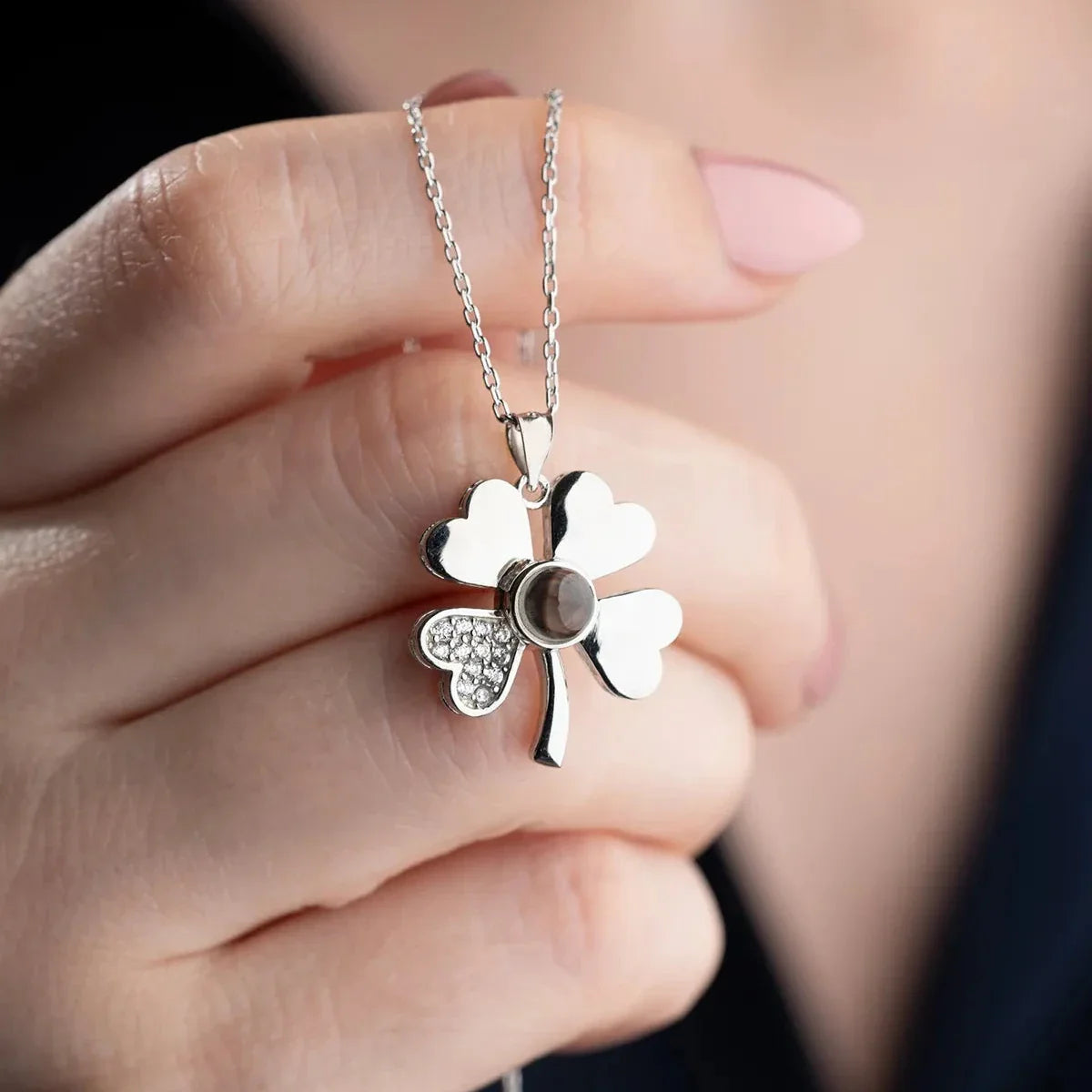 100 DİLDE SEVİYOR YONCA KOLYE