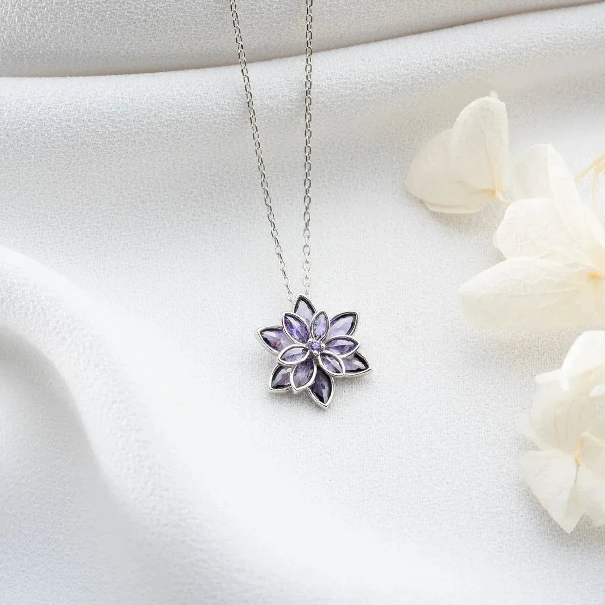 MOR LOTUS ÇİÇEĞİ KOLYE