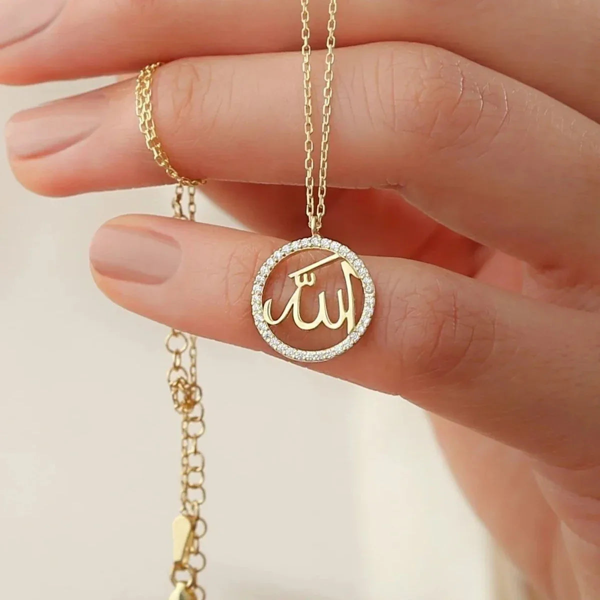 ALLAH YAZILI TAŞLI KOLYE
