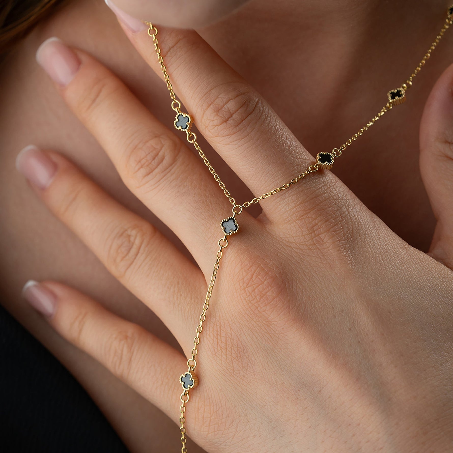 SİYAH MİNİ YONCA Y KOLYE