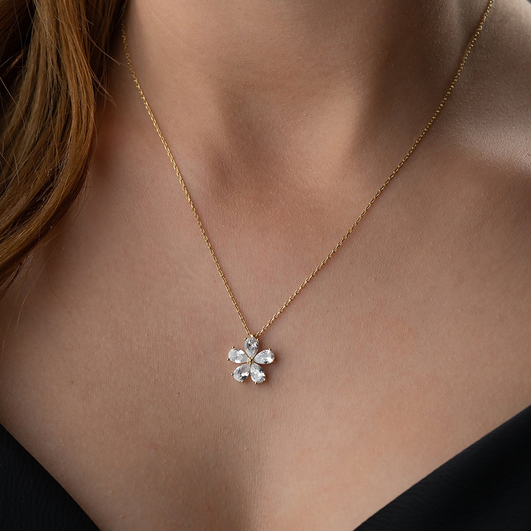 TAŞLI PAPATYA KOLYE