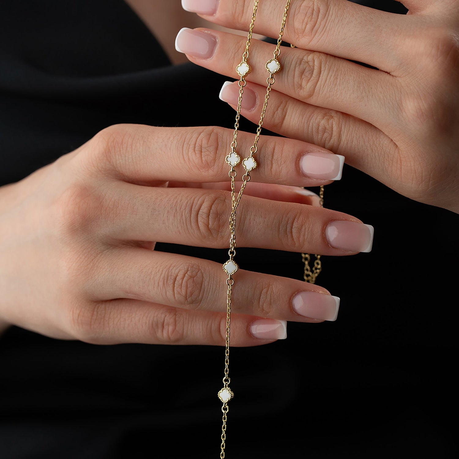 BEYAZ MİNİ YONCA Y KOLYE