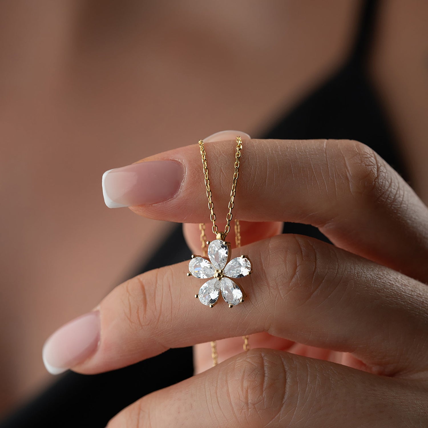 TAŞLI PAPATYA KOLYE