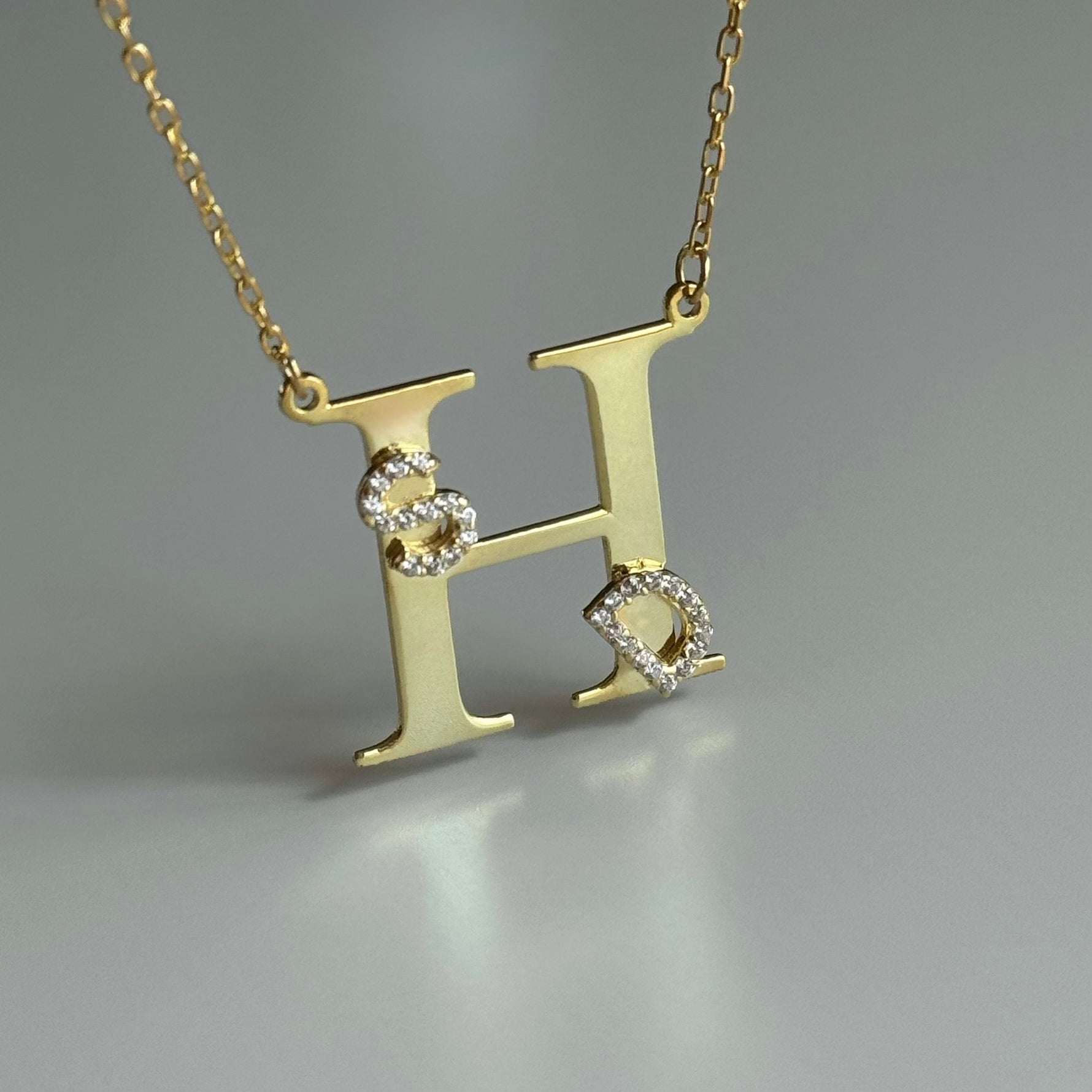 HARFLİ CELİA KOLYE