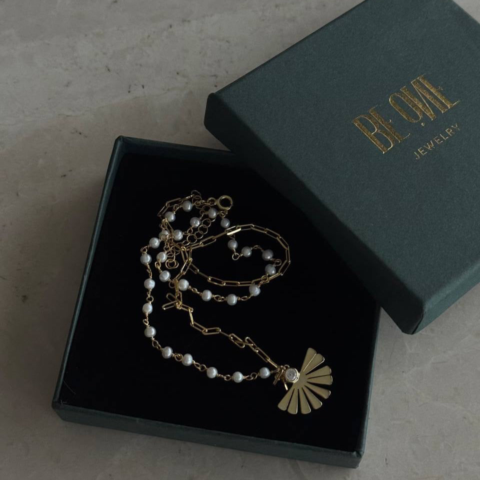 İNCİLİ SWİTCH YELPAZE KOLYE