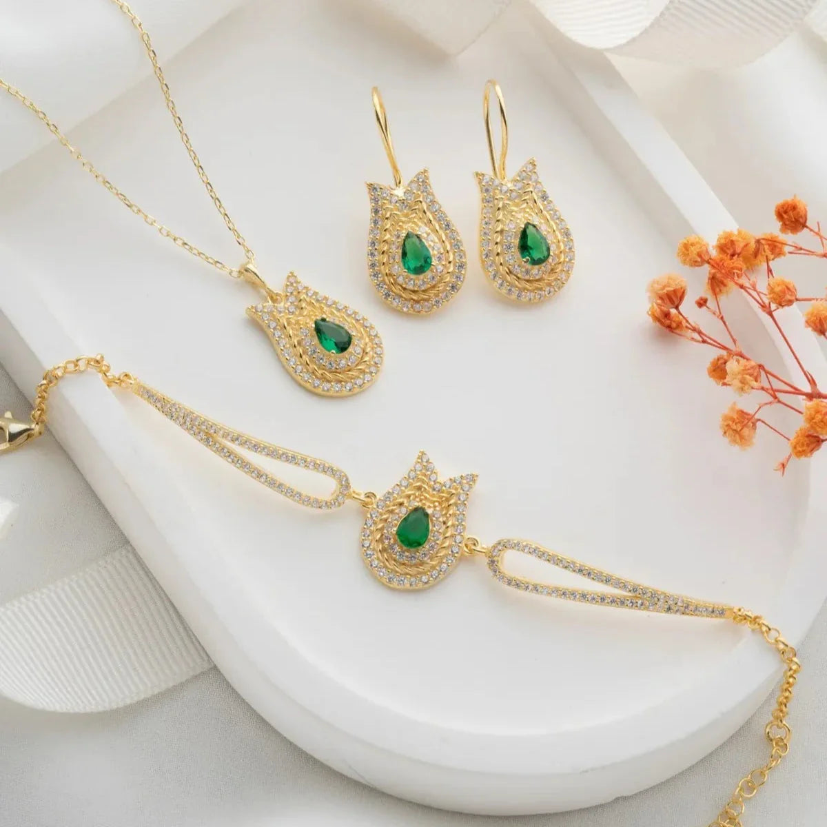 Zümrüt Taşlı Lale Motifli Takı Set | 925 Ayar Gümüş