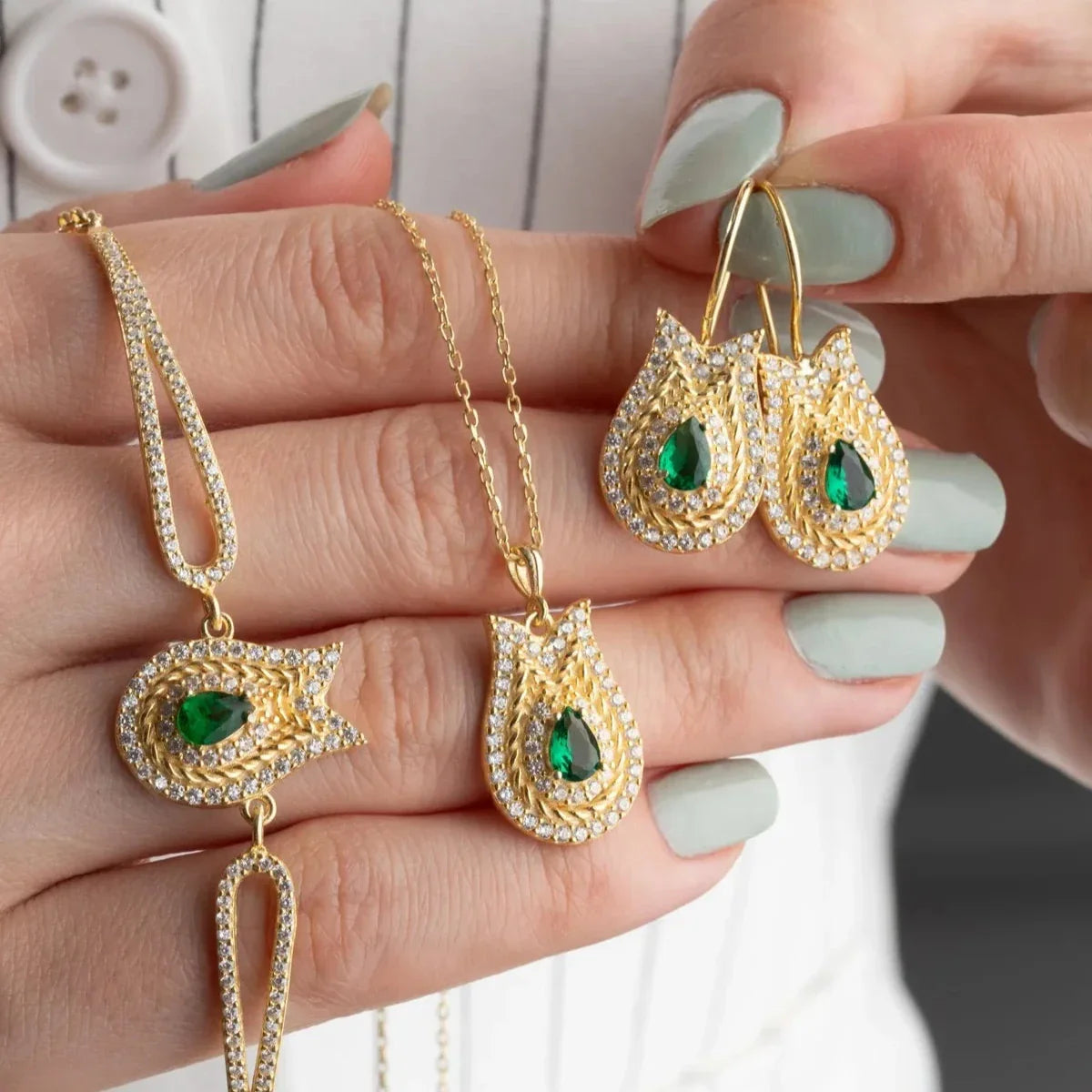 Zümrüt Taşlı Lale Motifli Takı Set | 925 Ayar Gümüş