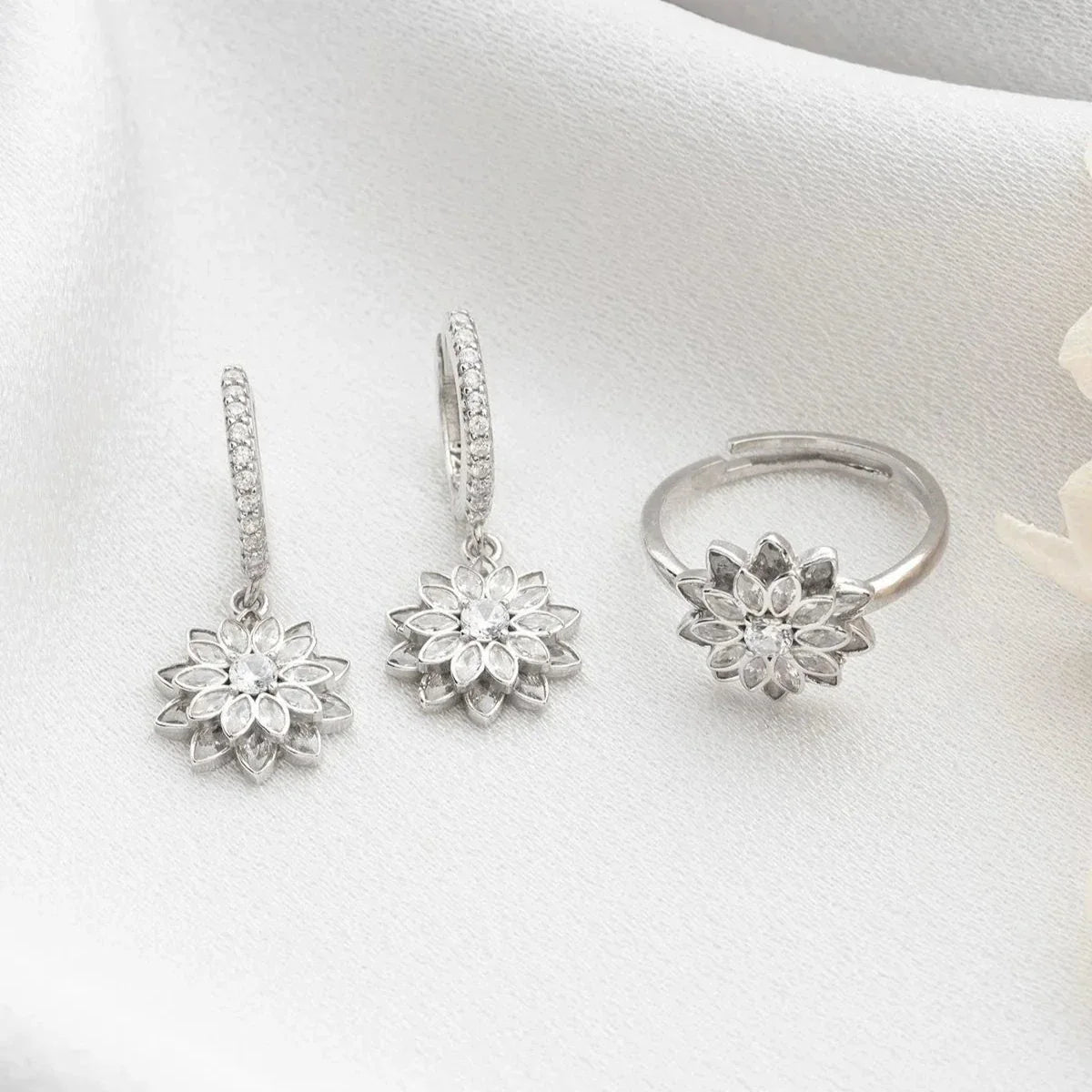 Zirkon Taşlı Lotus Çiçeği Yüzük-Küpe Set | 925 Ayar Gümüş
