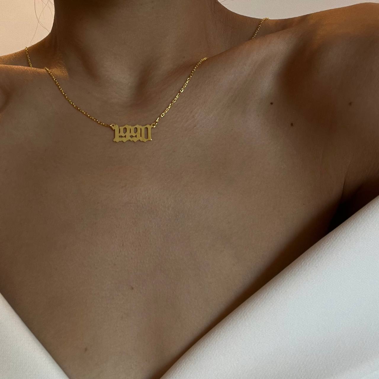 Kişiye Özel Gotik Fontlu Tarih Kolye | 925 Ayar Gümüş